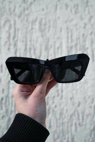 Stare Dramatic Black Sunglasses